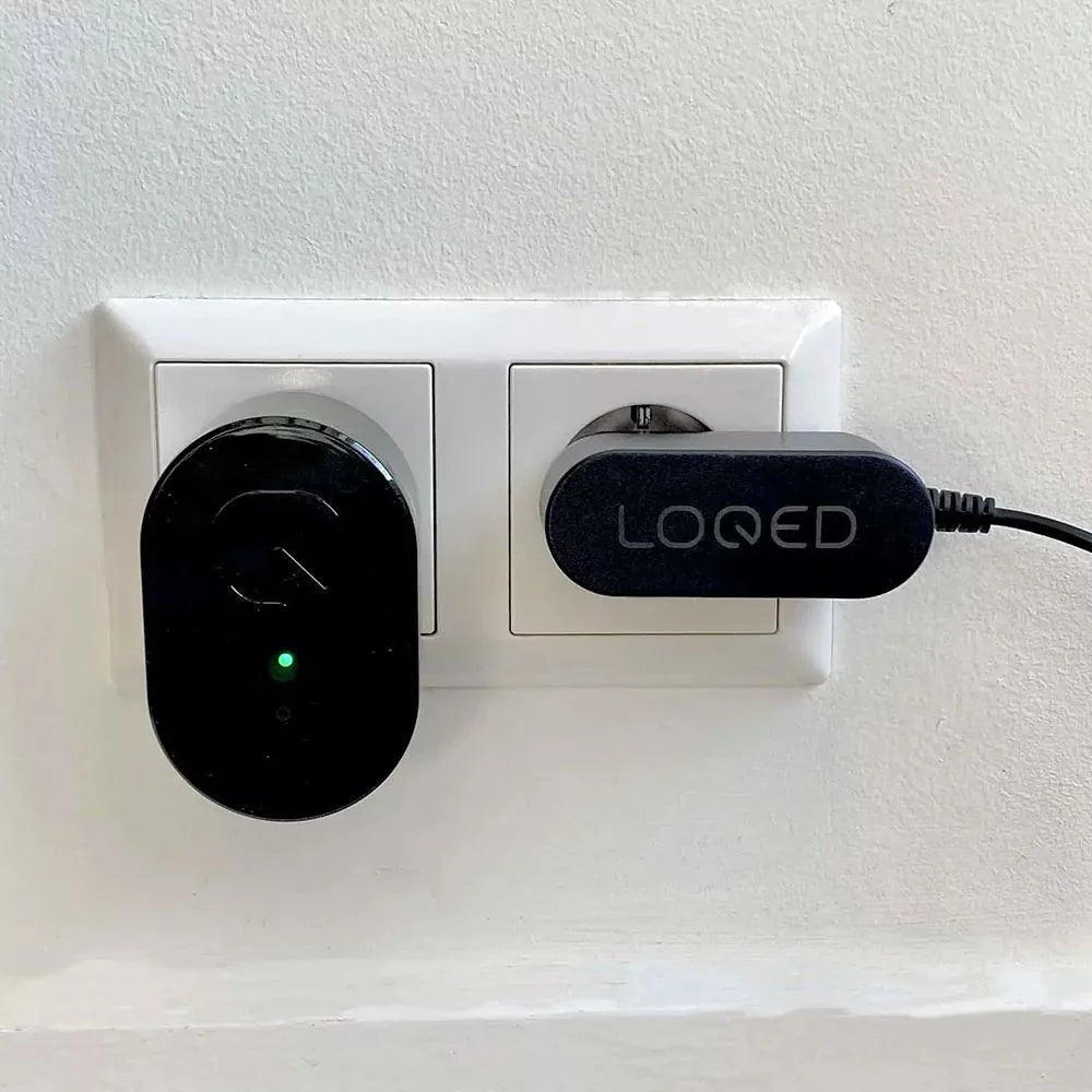 Shelly LOQED Power Kit – Polnilni adapter z 8× AA Ni-MH polnilnimi baterijami